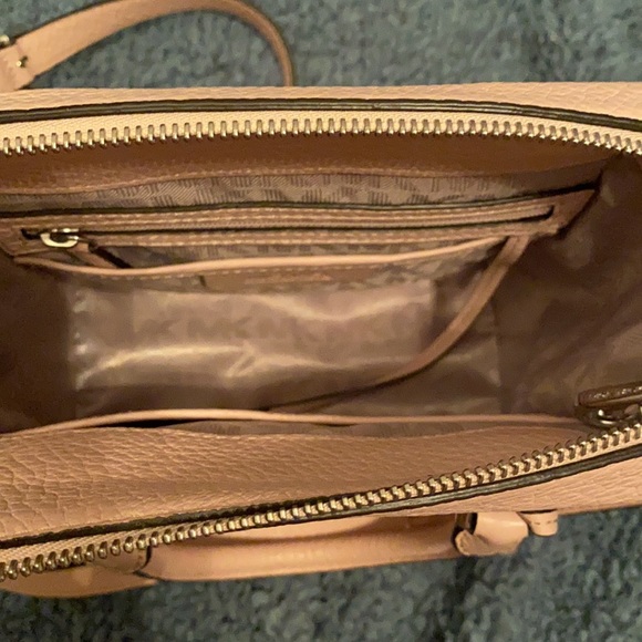 Michael kors handbag - Picture 8 of 11